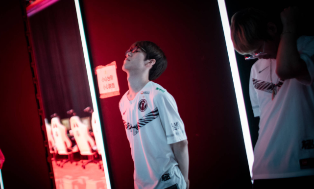 子出现在球 子出现在球